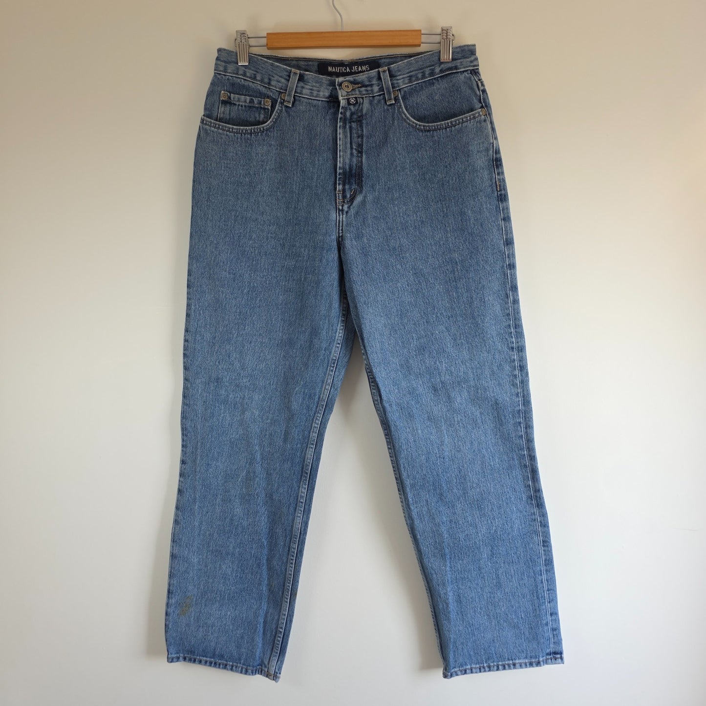 Nautica blue straight jeans 90s style with easy fit and 100% cotton material.