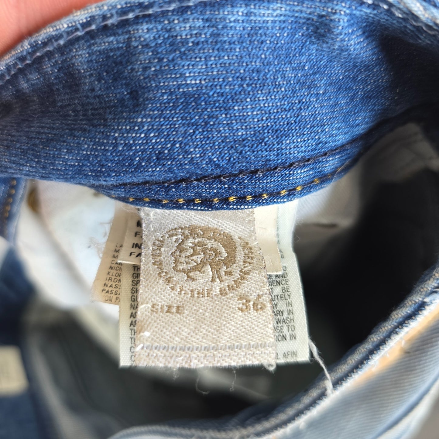Diesel blue bootcut jeans with button fly and vintage Zathan fit, 100% cotton.