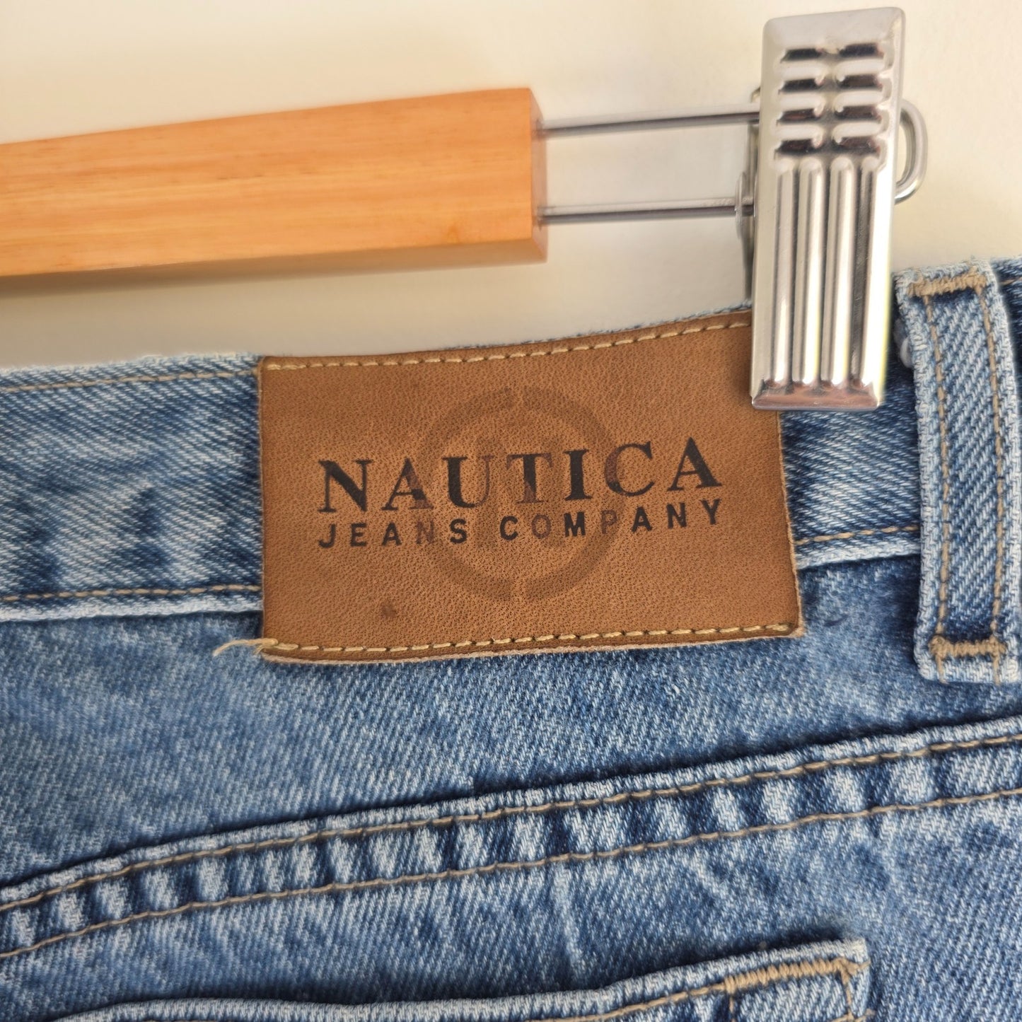 Nautica blue straight jeans 90s style with easy fit and 100% cotton material.