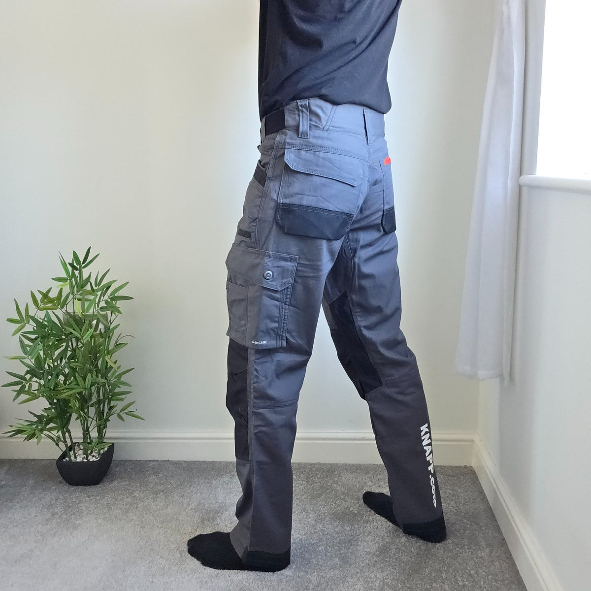 Würth Modyf black cargo trousers with reinforced knees and multiple utility pockets.