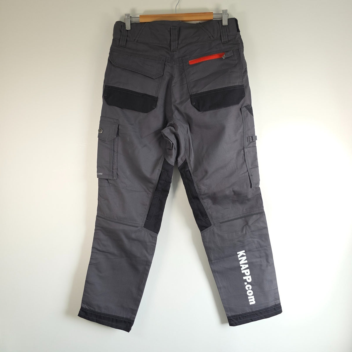 Würth Modyf black cargo trousers with reinforced knees and multiple utility pockets.