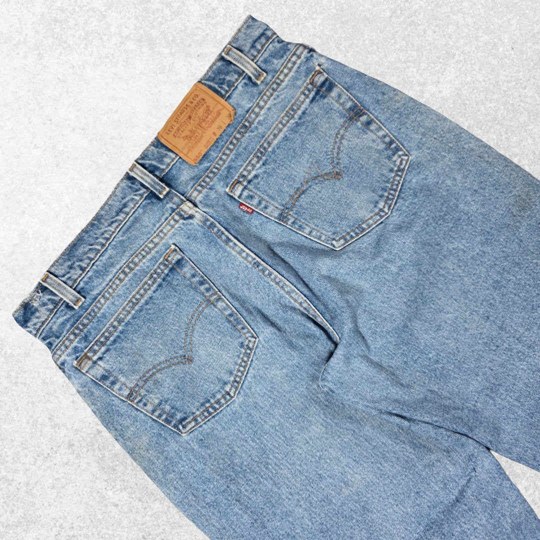 Vintage Levi’s 550 USA Made Jeans W34 L29 (W36 L30 Tag) Relaxed Fit Blue