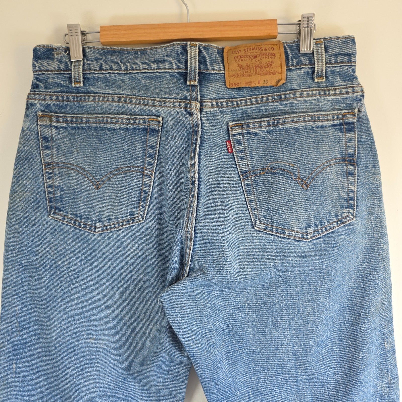 Levi's blue straight jeans vintage 550 relaxed fit with classic 90s silhouette.