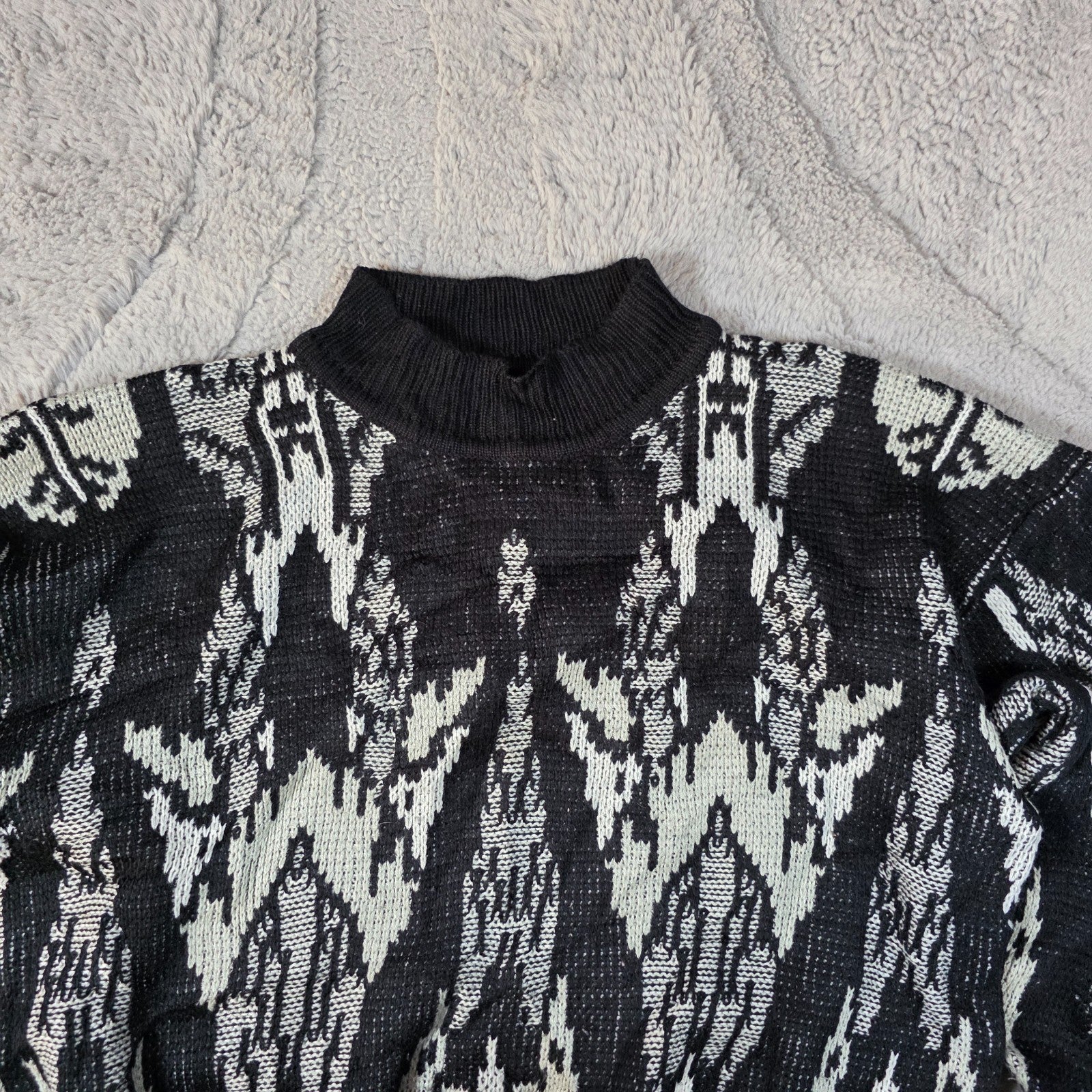 Vintage Abstract Pattern Knit Sweater Men’s Large Black White Retro Pullover