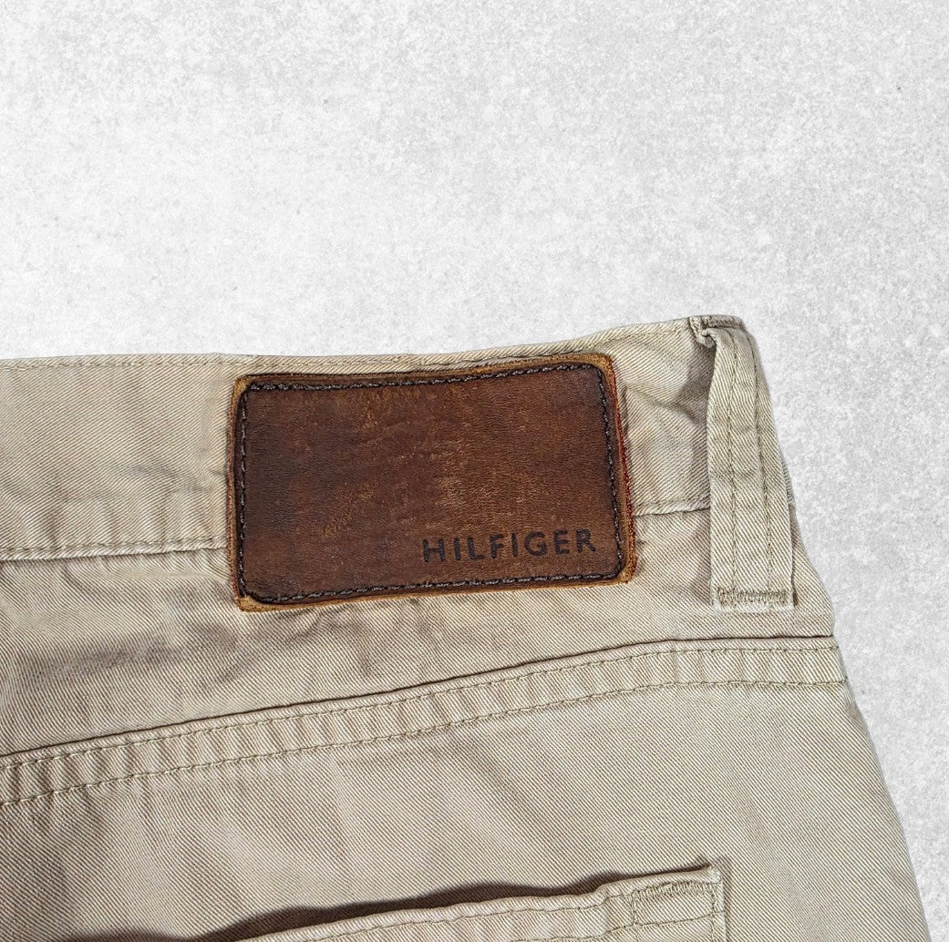 Tommy Hilfiger beige chinos straight leg cotton with classic logo detail.