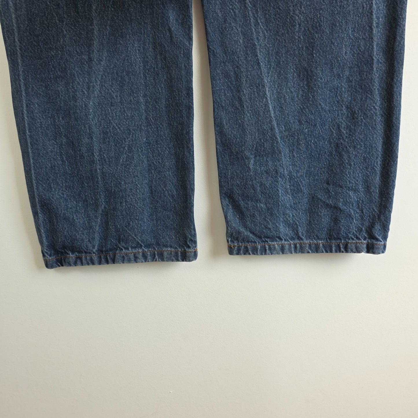 Wrangler blue baggy carpenter jeans with embroidered back pocket design and carpenter pocket detailing.