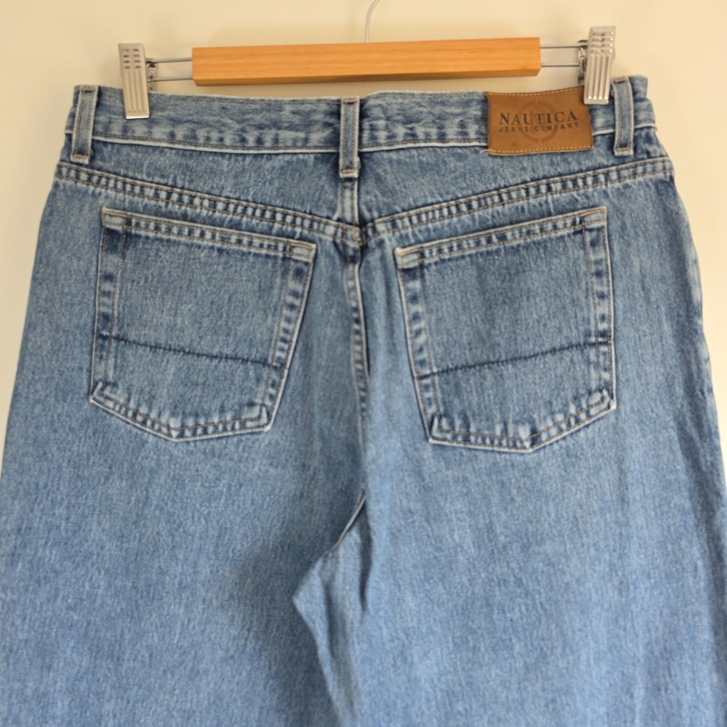 Nautica blue straight jeans 90s style with easy fit and 100% cotton material.