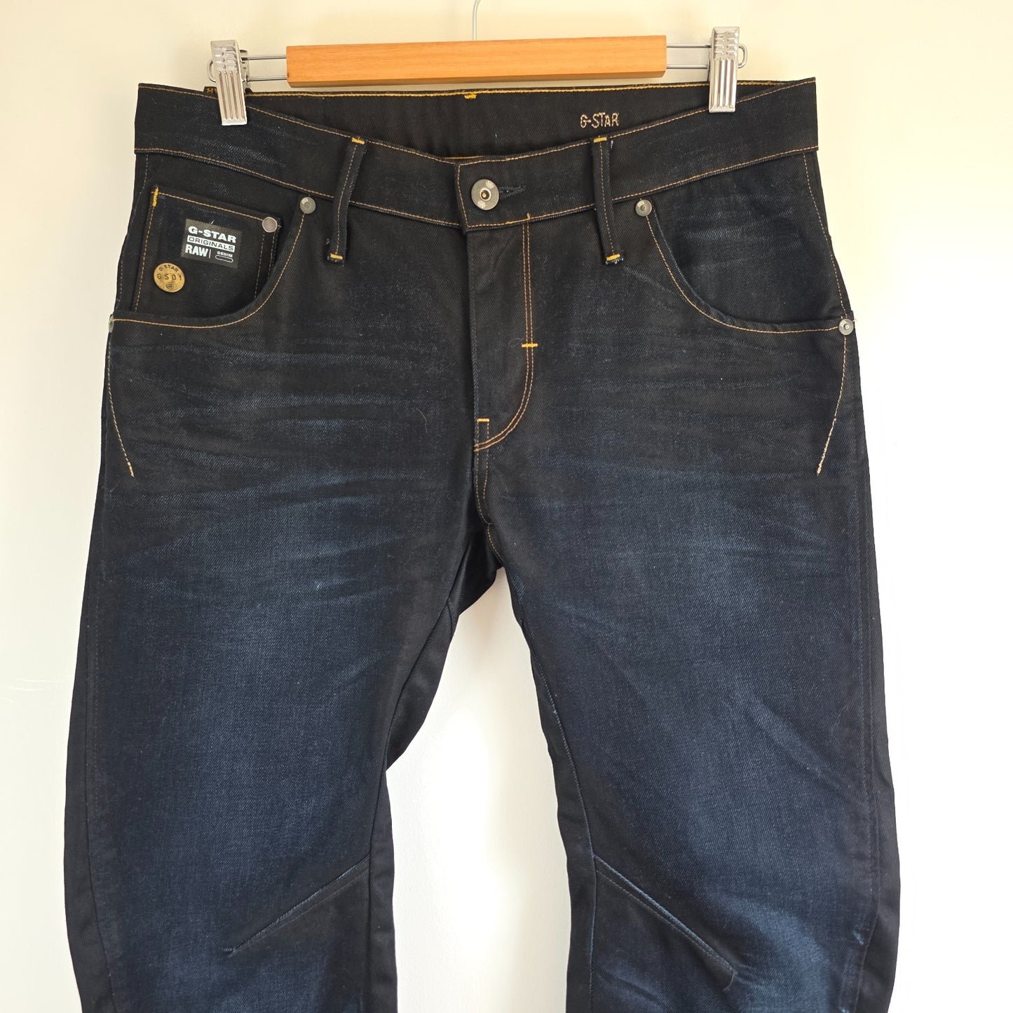 G-Star blue straight jeans with 3D arc design and 100% cotton material.