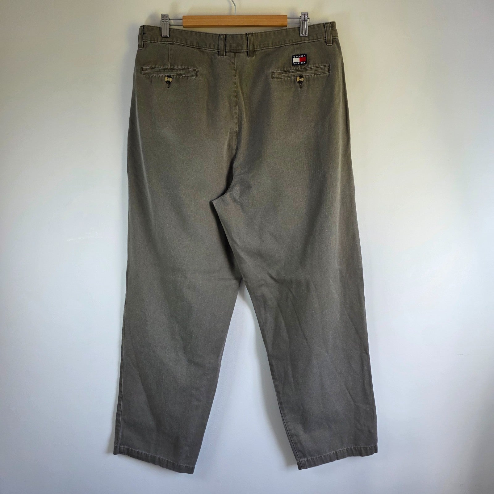 Vintage Tommy Hilfiger Chino Trousers W36 L31 Grey Straight Fit Pleated Men’s