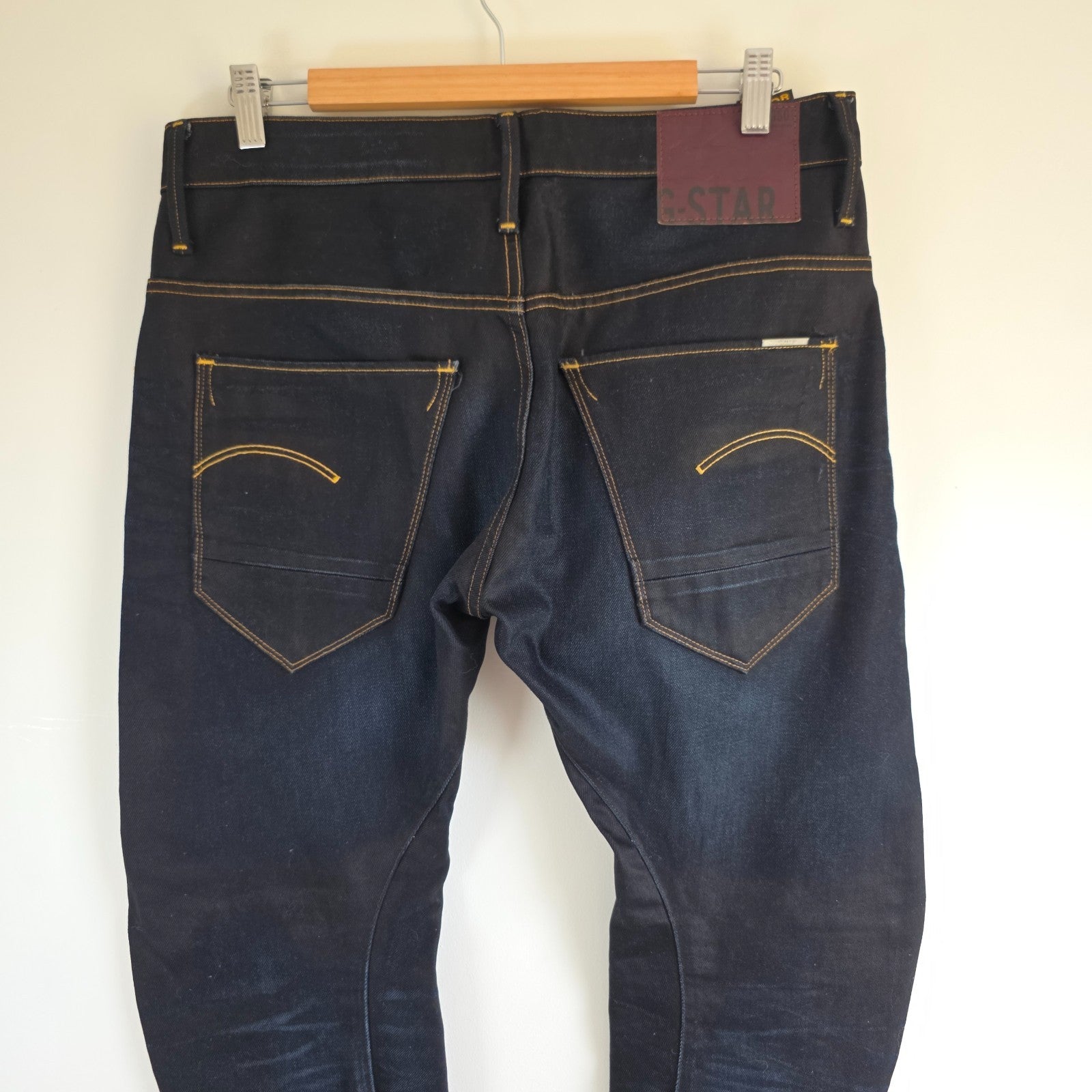 G-Star blue straight jeans with 3D arc design and 100% cotton material.