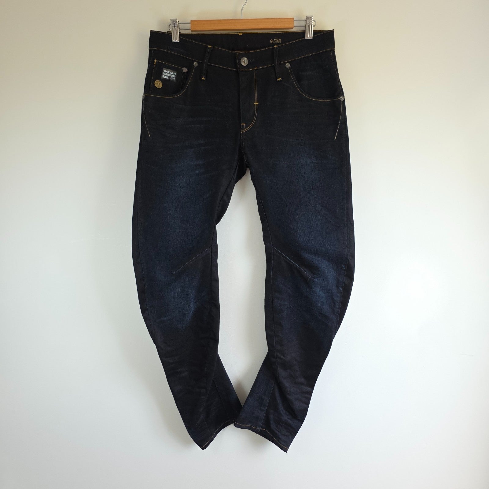G-Star blue straight jeans with 3D arc design and 100% cotton material.