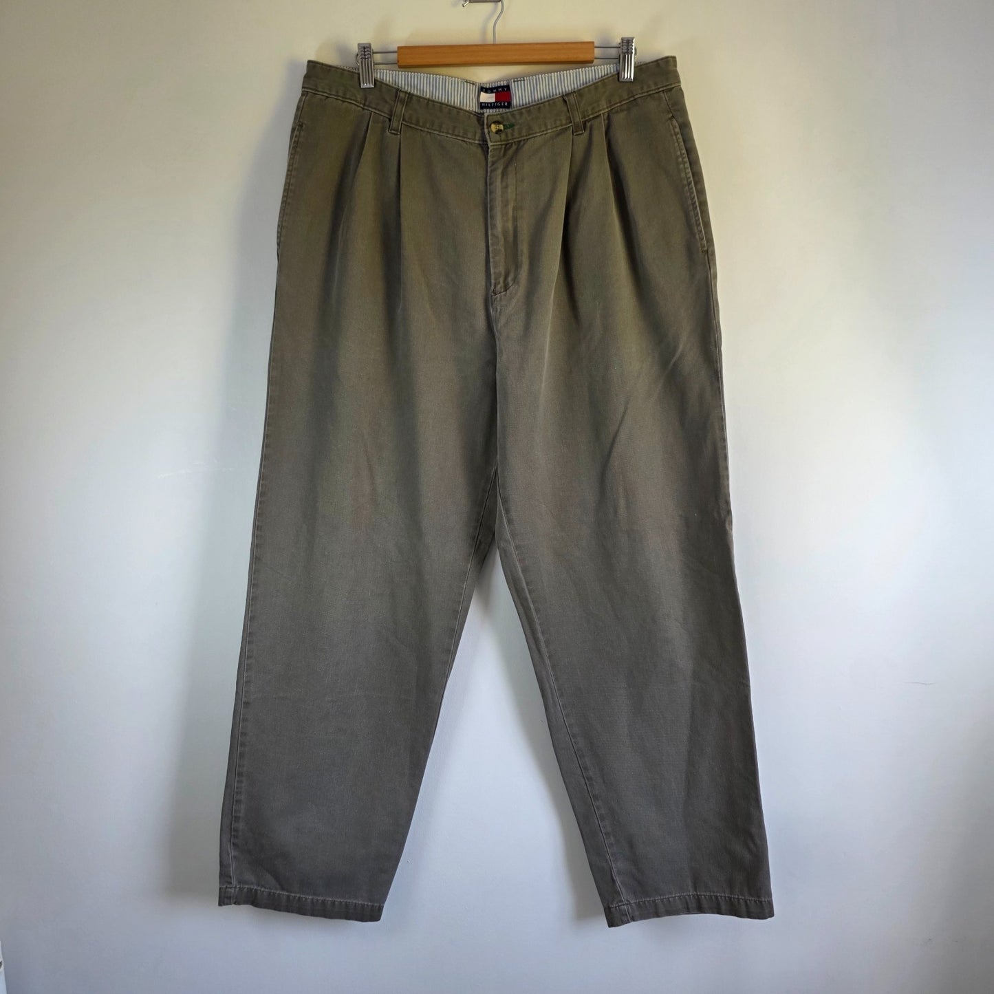 Vintage Tommy Hilfiger Chino Trousers W36 L31 Grey Straight Fit Pleated Men’s