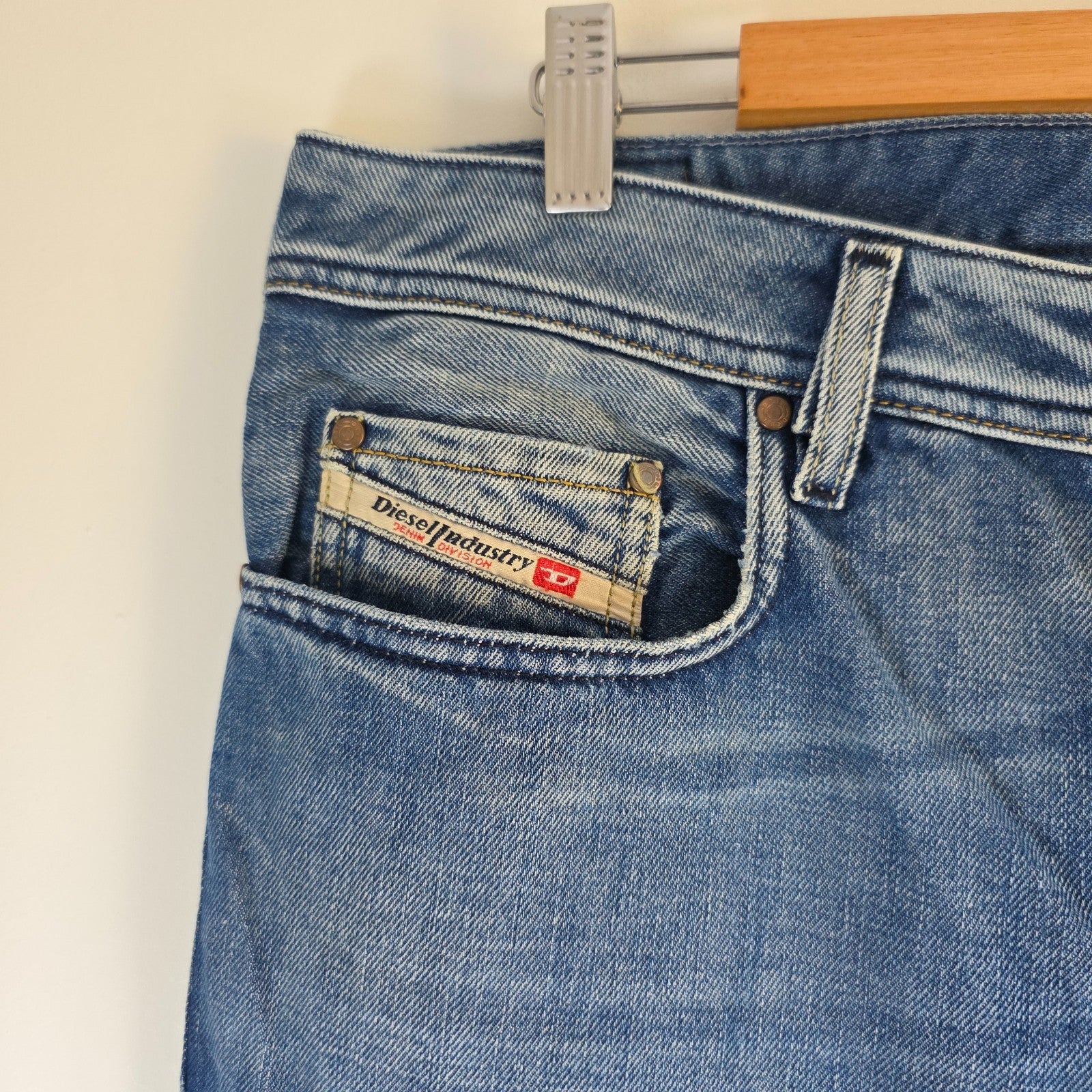 Diesel blue bootcut jeans with button fly and vintage Zathan fit, 100% cotton.