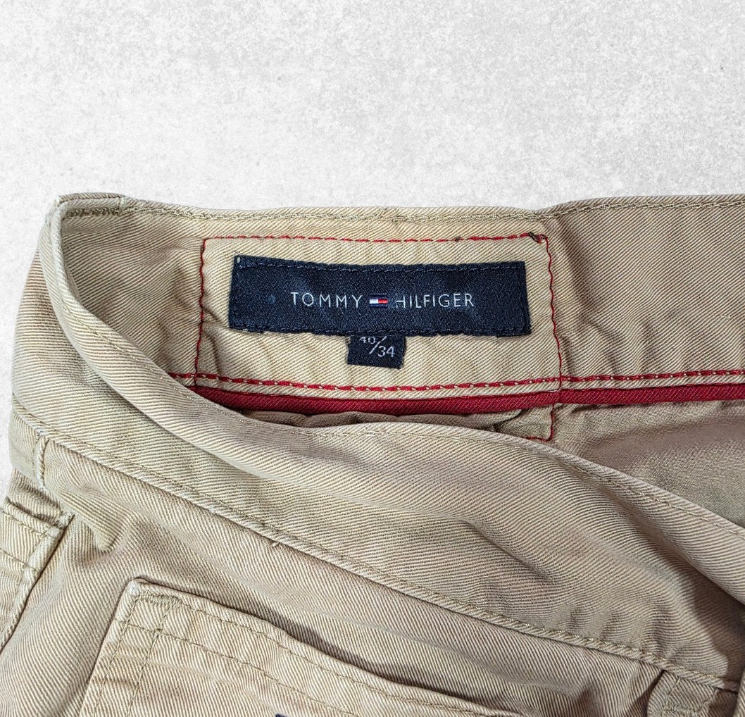 Tommy Hilfiger beige chinos straight leg cotton with classic logo detail.