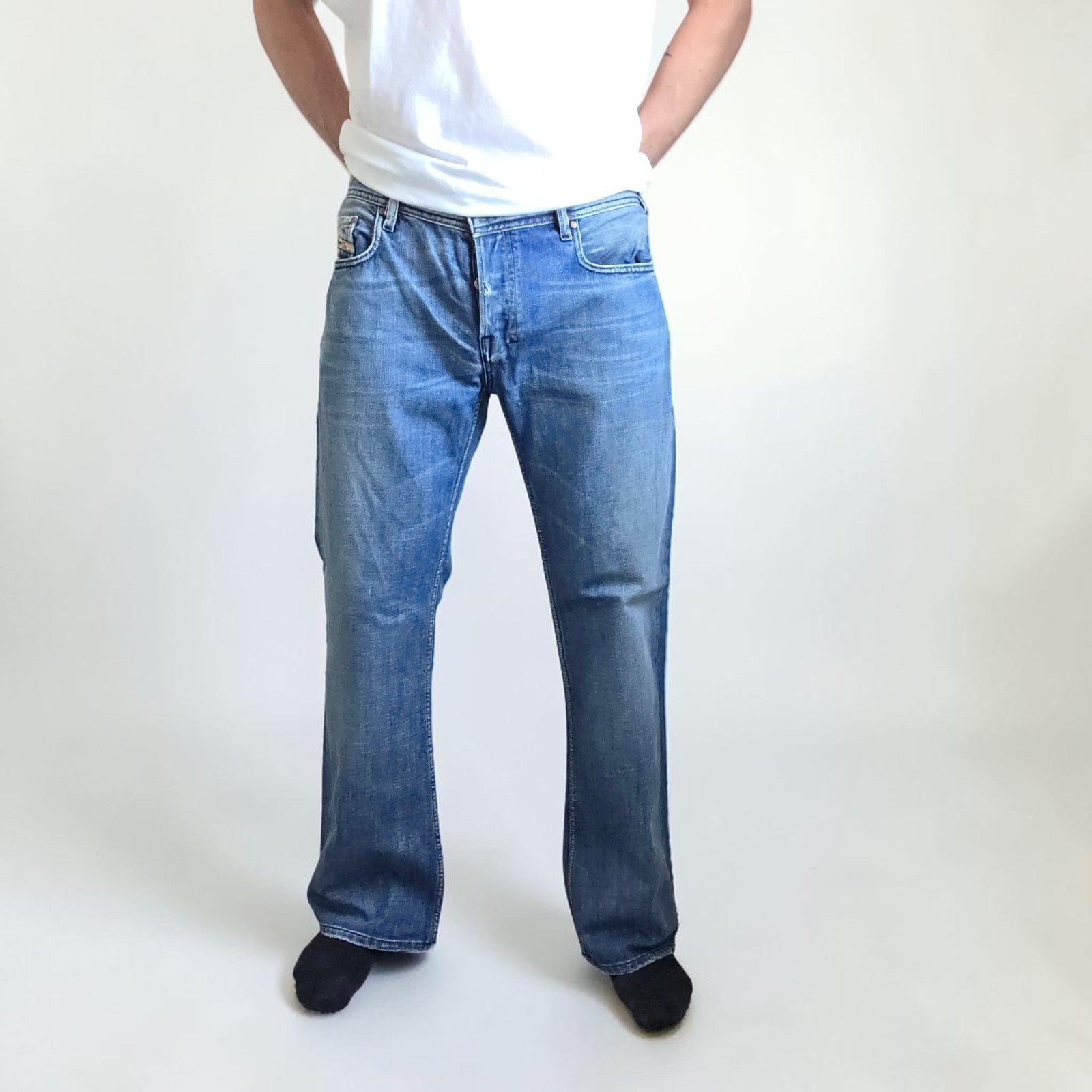 Diesel blue bootcut jeans with button fly and vintage Zathan fit, 100% cotton.
