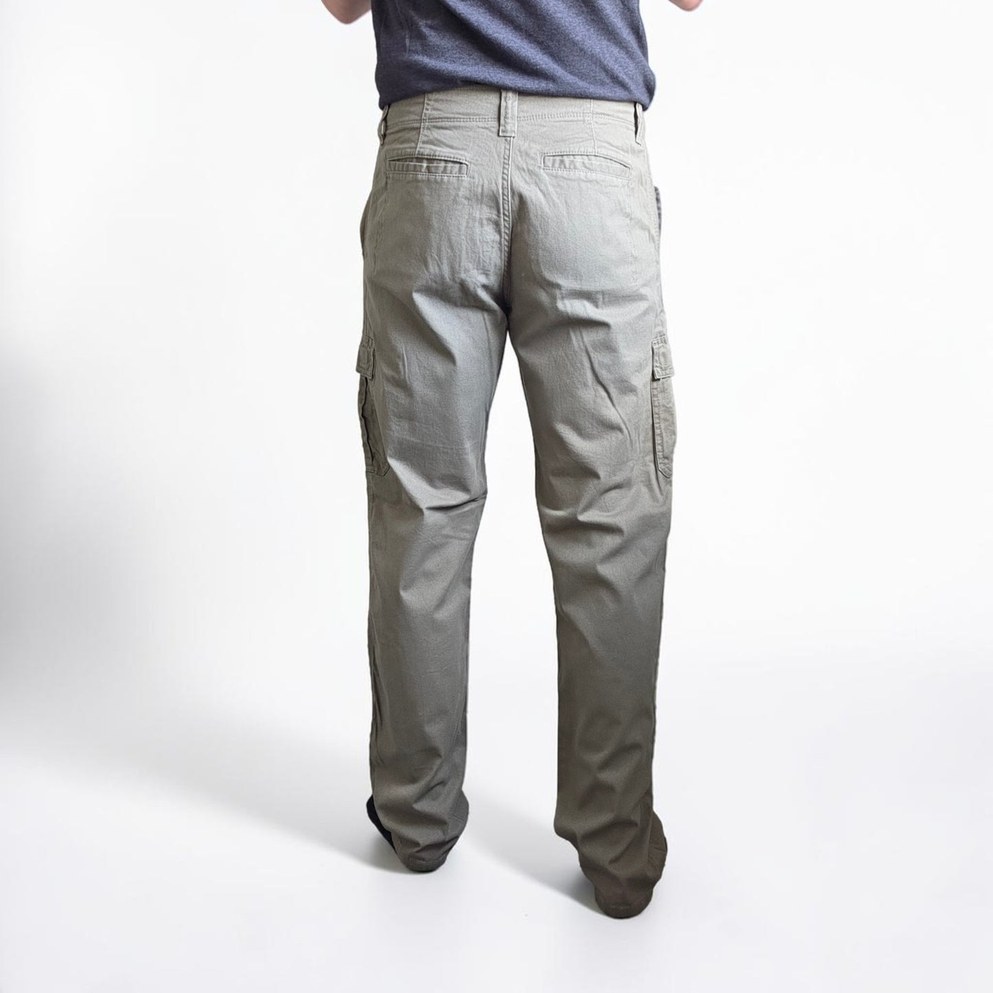 Wrangler khaki cargo trousers with utility pockets and cotton stretch fabric.