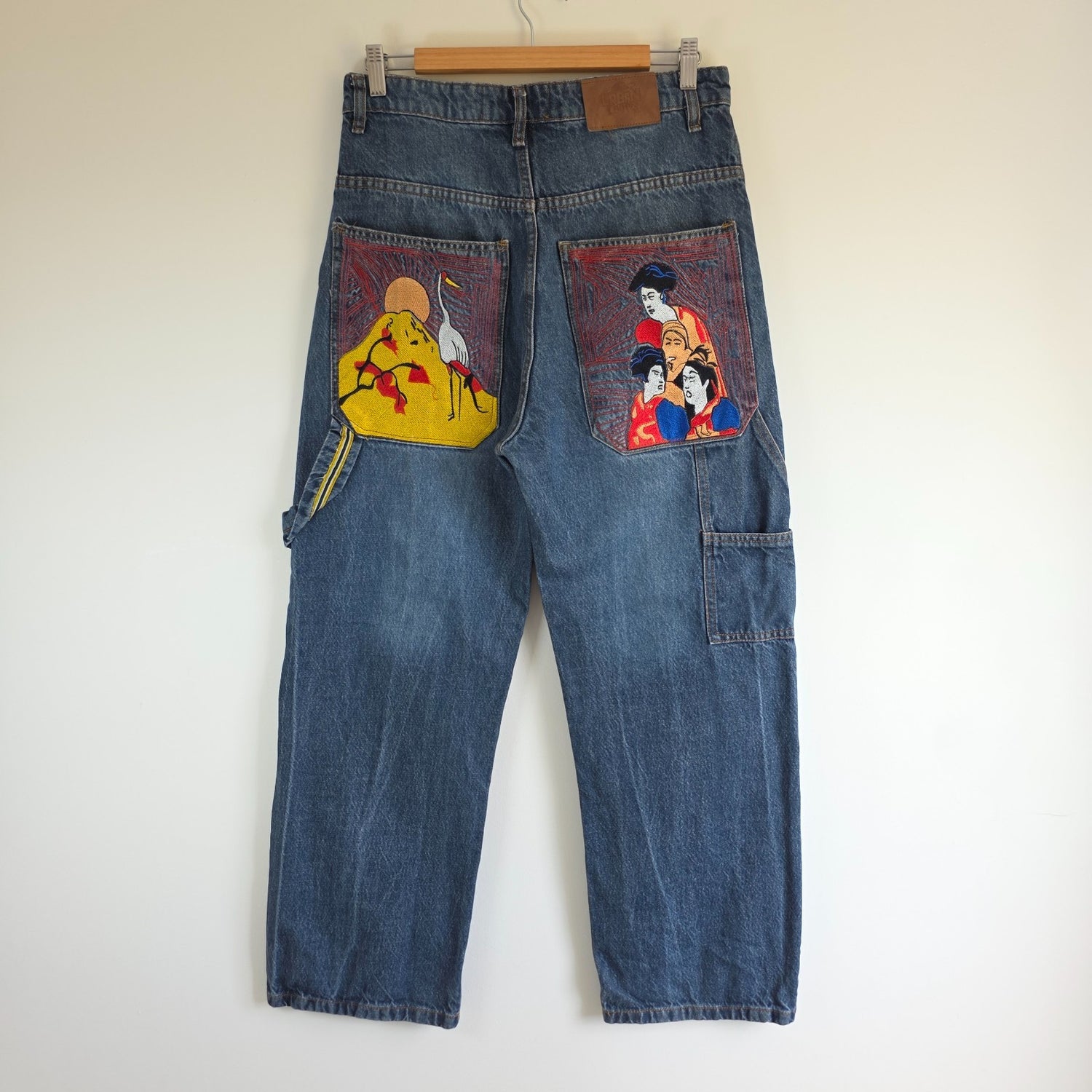 Wrangler blue baggy carpenter jeans with embroidered back pocket design and carpenter pocket detailing.