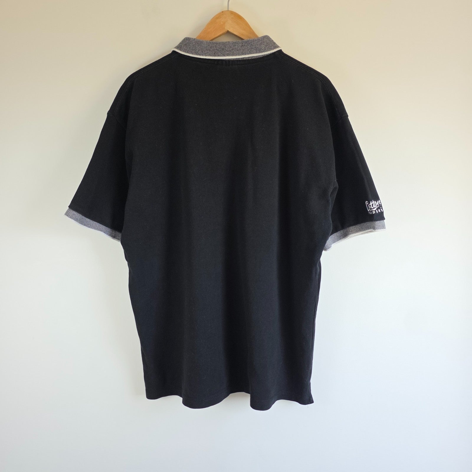 Guinness black polo shirt embroidered logo, 100% cotton, vintage style.