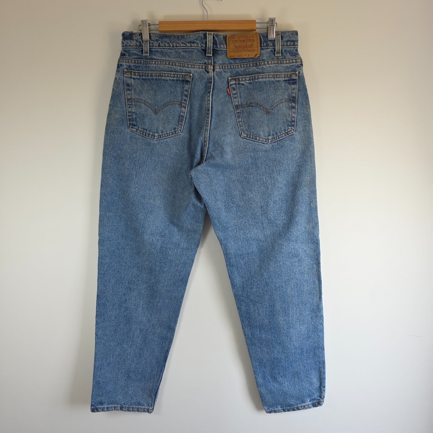 Levi's blue straight jeans vintage 550 relaxed fit with classic 90s silhouette.