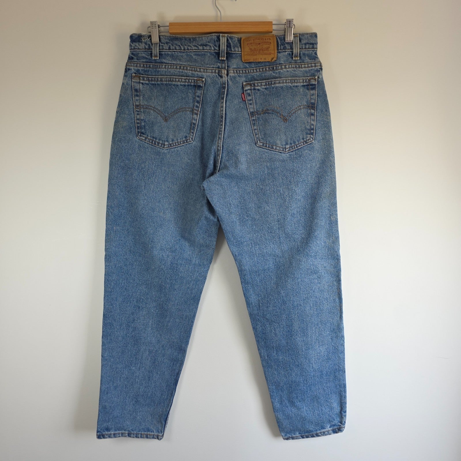 Levi's blue straight jeans vintage 550 relaxed fit with classic 90s silhouette.
