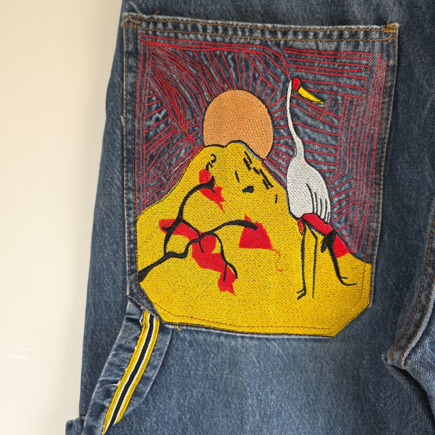 Wrangler blue baggy carpenter jeans with embroidered back pocket design and carpenter pocket detailing.