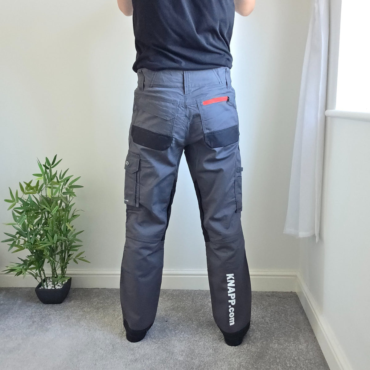 Würth Modyf black cargo trousers with reinforced knees and multiple utility pockets.