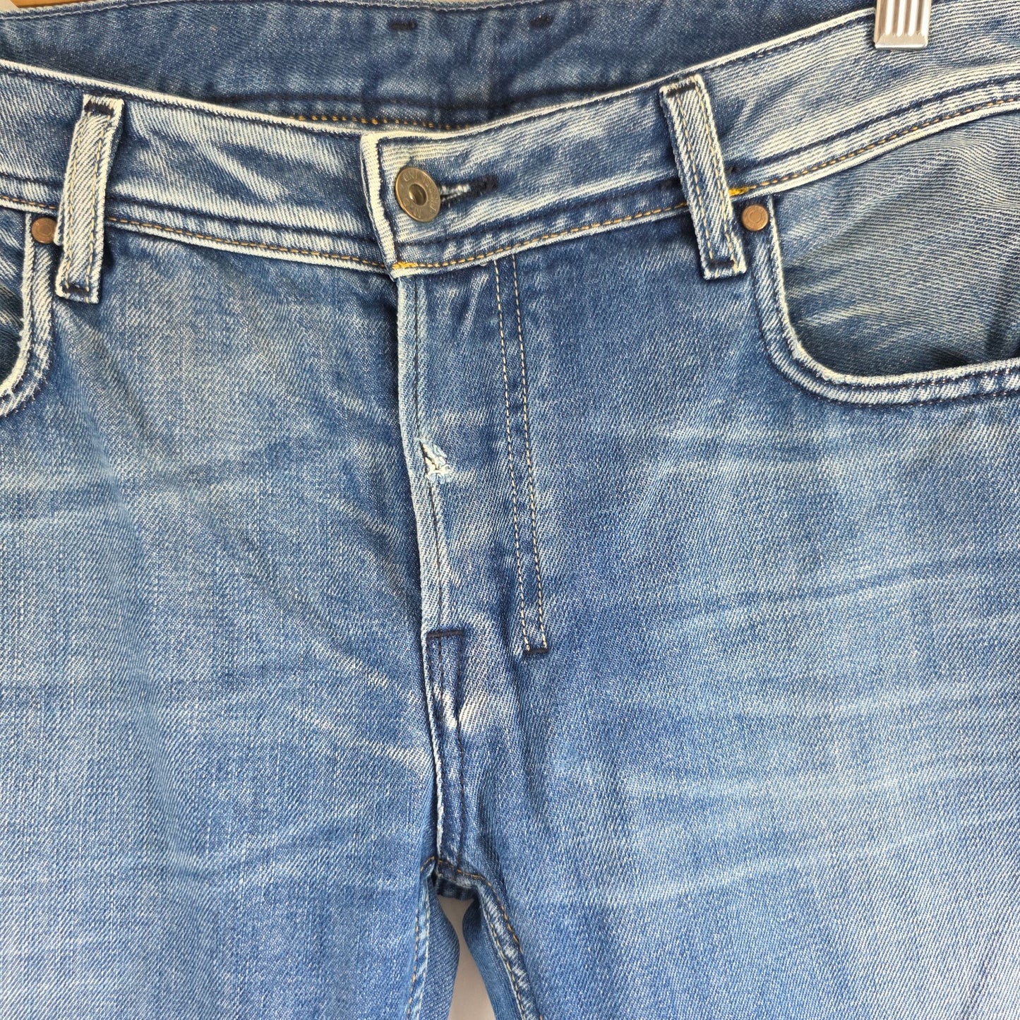 Diesel blue bootcut jeans with button fly and vintage Zathan fit, 100% cotton.