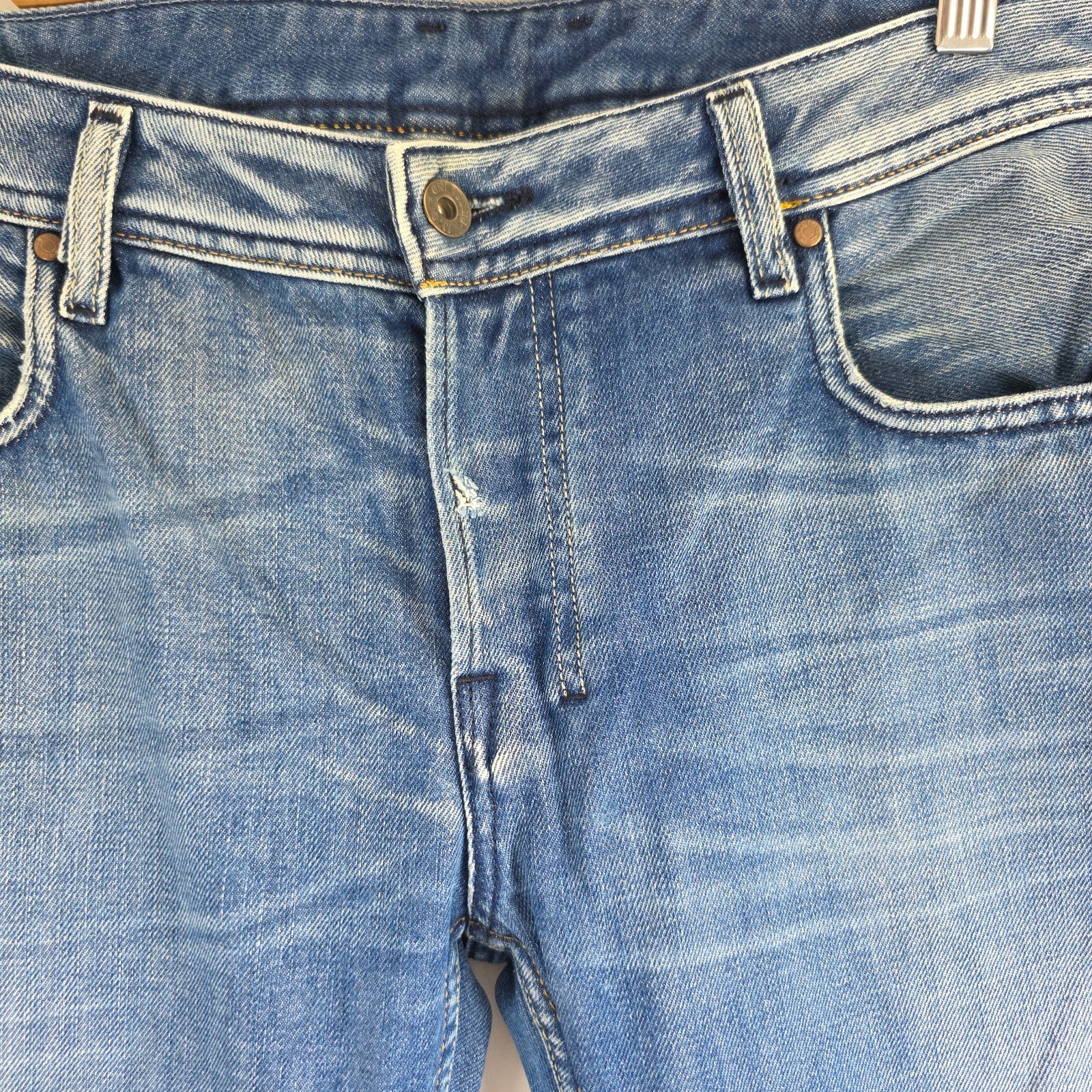 Diesel blue bootcut jeans with button fly and vintage Zathan fit, 100% cotton.