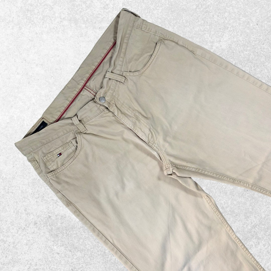 Tommy Hilfiger beige chinos straight leg cotton with classic logo detail.