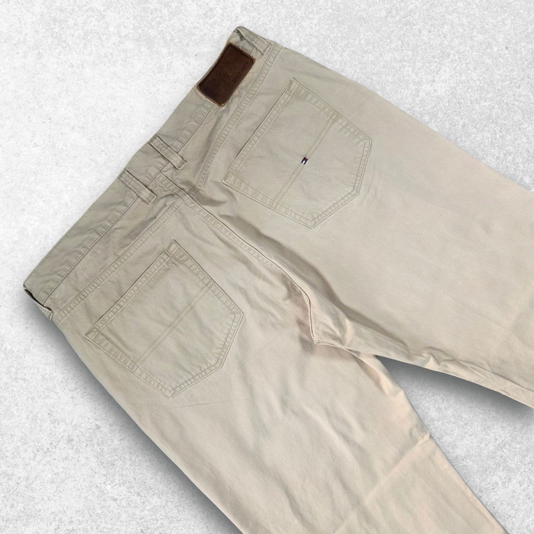 Tommy Hilfiger beige chinos straight leg cotton with classic logo detail.