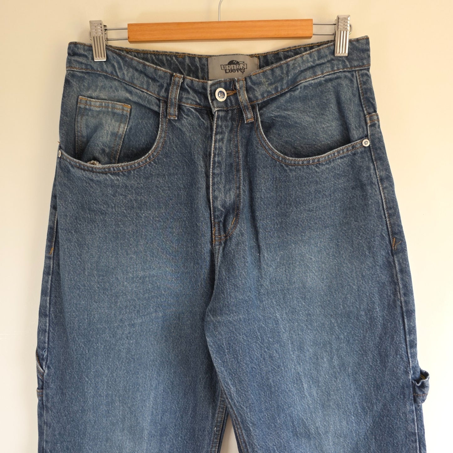 Wrangler blue baggy carpenter jeans with embroidered back pocket design and carpenter pocket detailing.