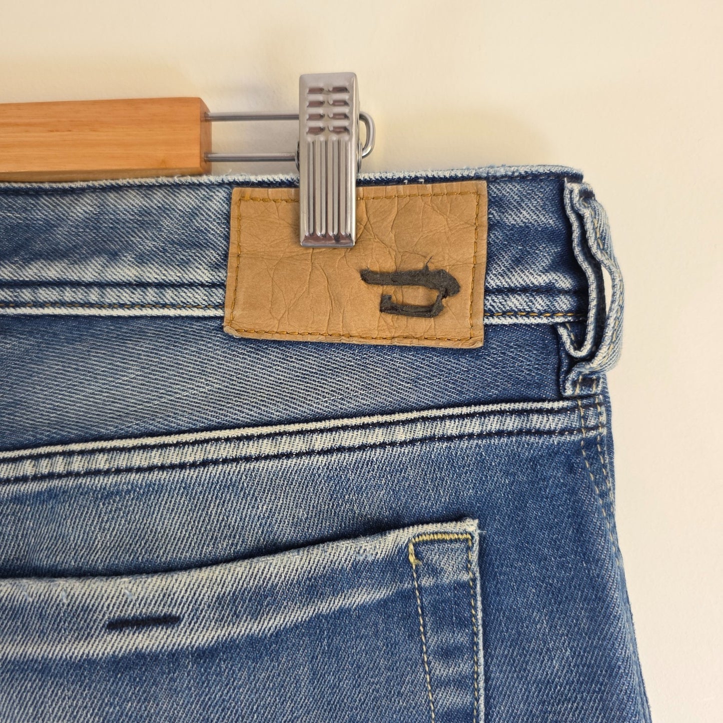 Diesel blue bootcut jeans with button fly and vintage Zathan fit, 100% cotton.