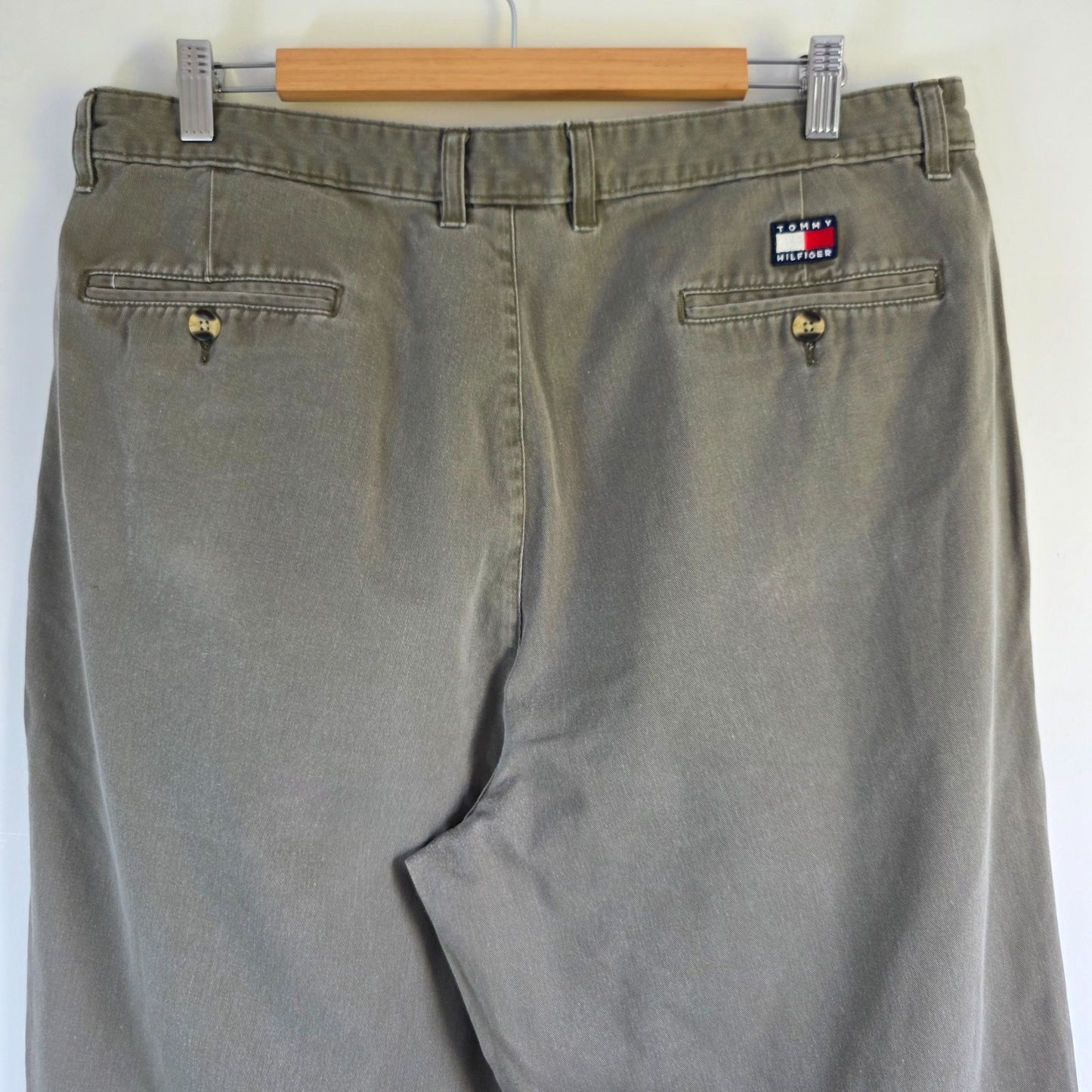 Vintage Tommy Hilfiger Chino Trousers W36 L31 Grey Straight Fit Pleated Men’s