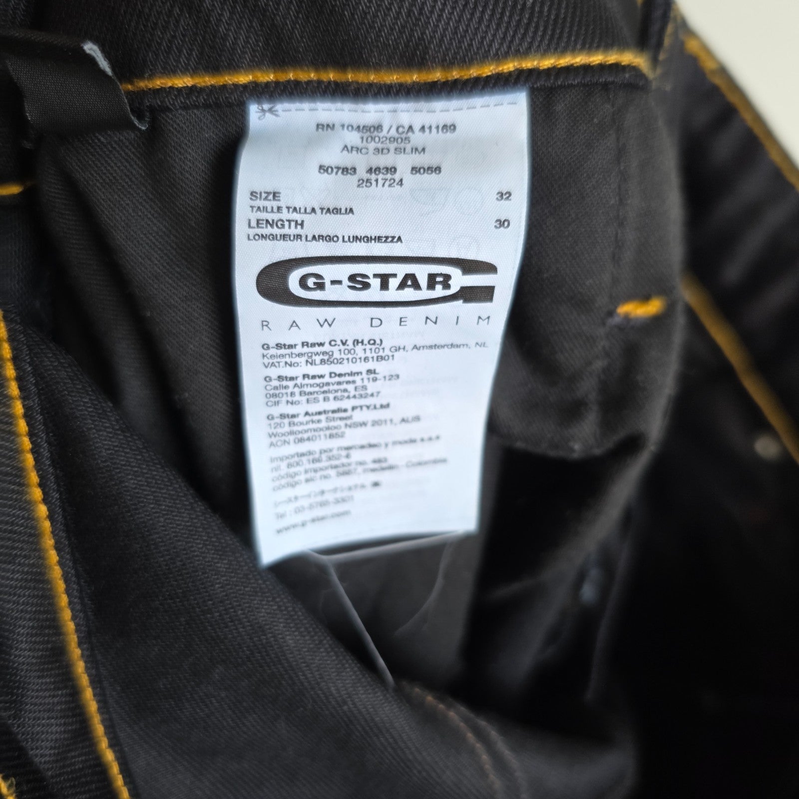 G-Star blue straight jeans with 3D arc design and 100% cotton material.