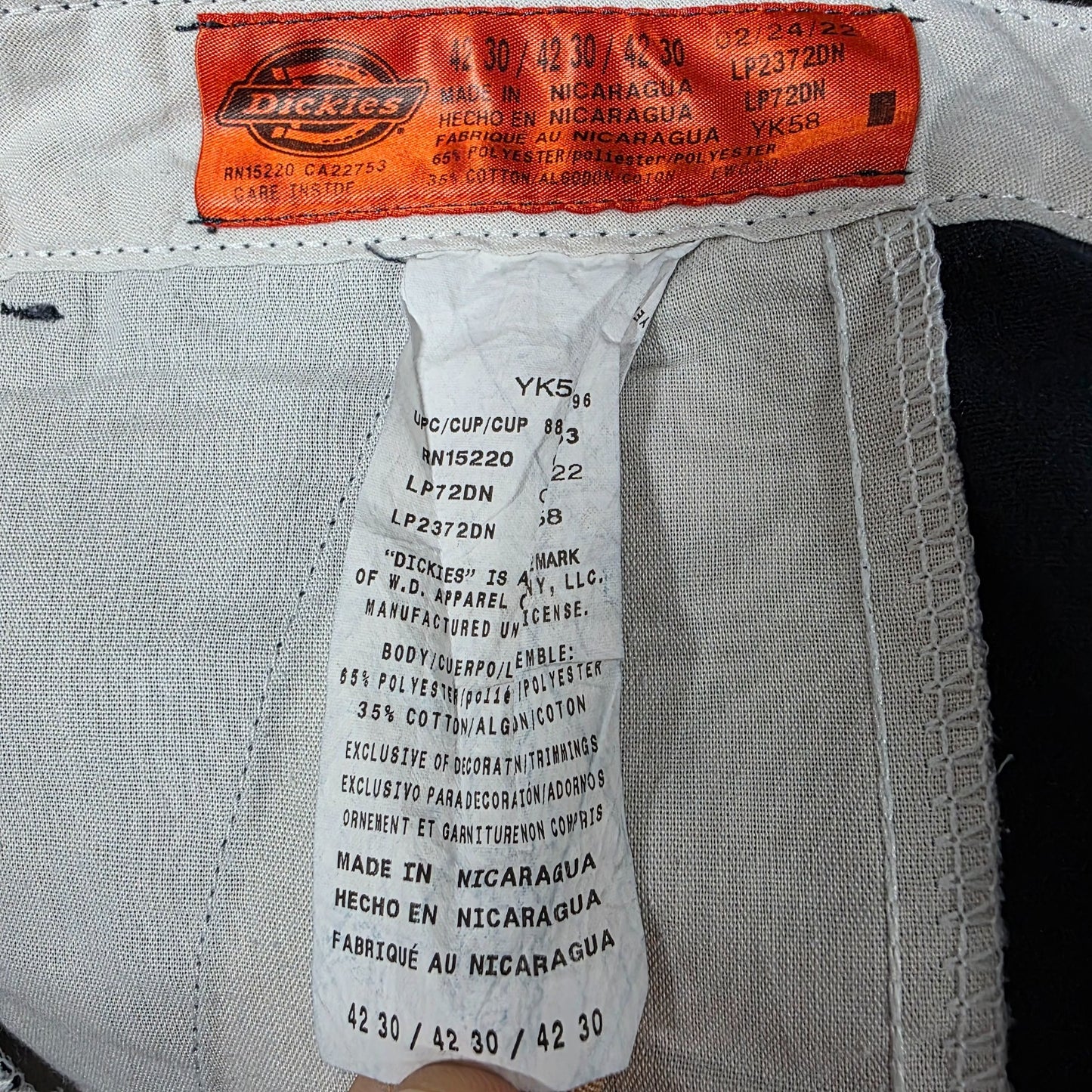 Dickies blue cargo trousers with zipped pockets and relaxed fit, made from durable flex fabric.
