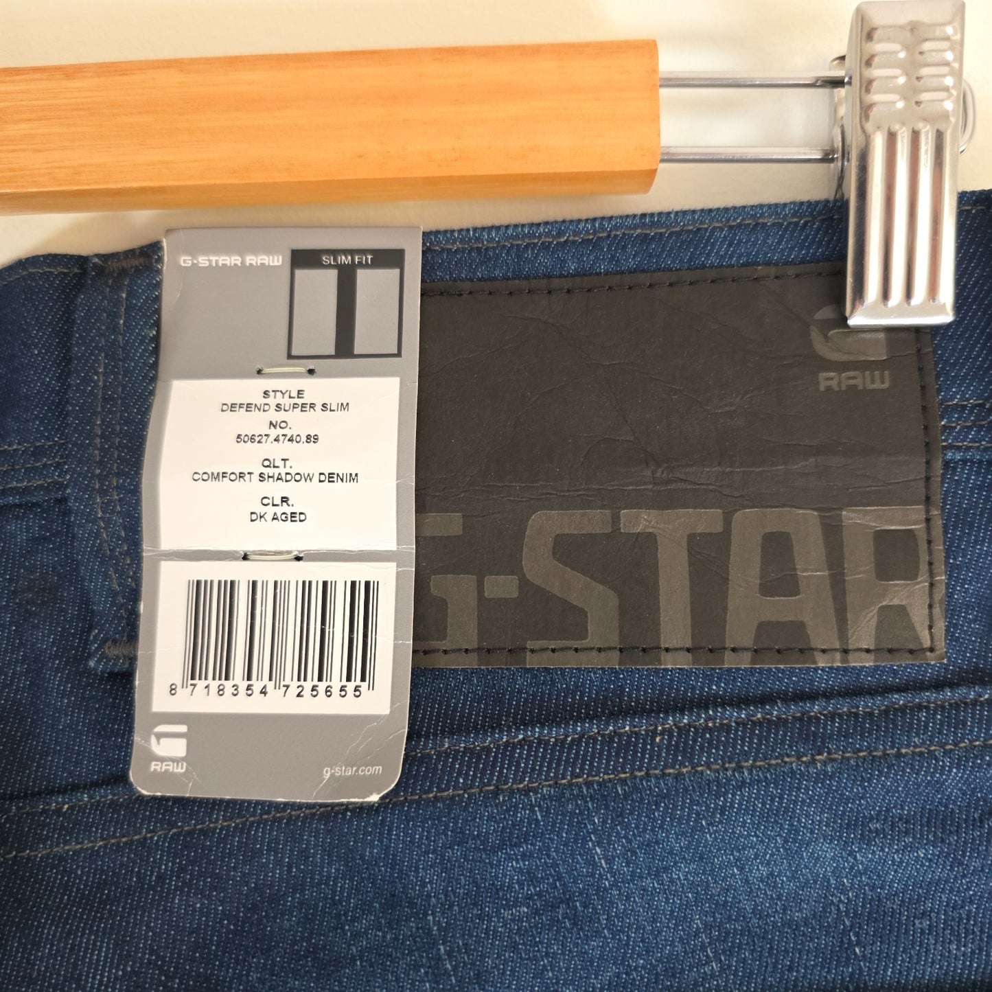 G-Star blue straight jeans with button fly and BNWT tag, cotton elastane blend.