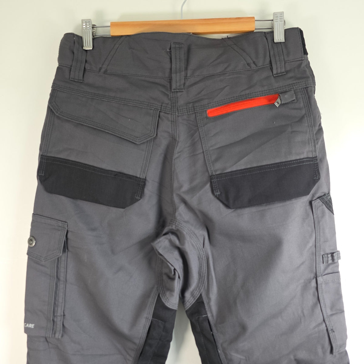 Würth Modyf black cargo trousers with reinforced knees and multiple utility pockets.