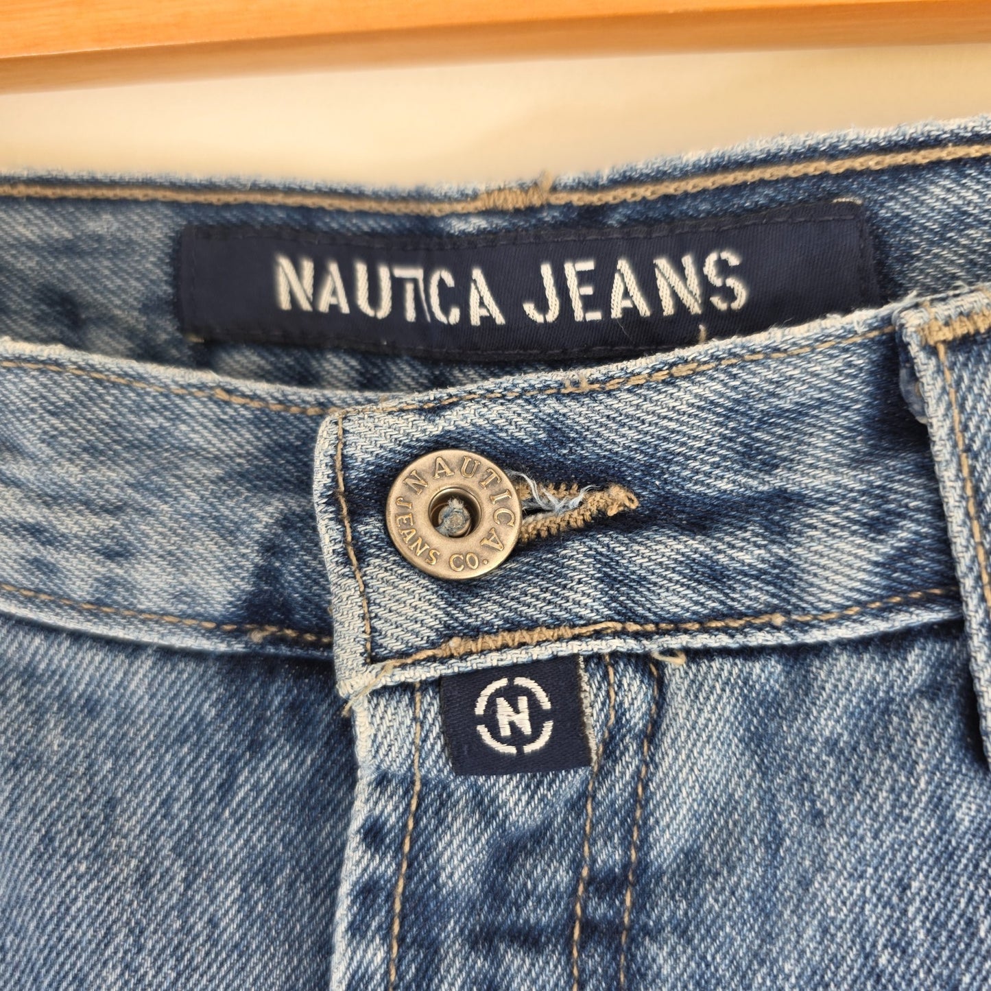 Nautica blue straight jeans 90s style with easy fit and 100% cotton material.