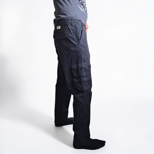 Wrangler black cargo trousers with utility pockets and stretch fabric in excellent condition.