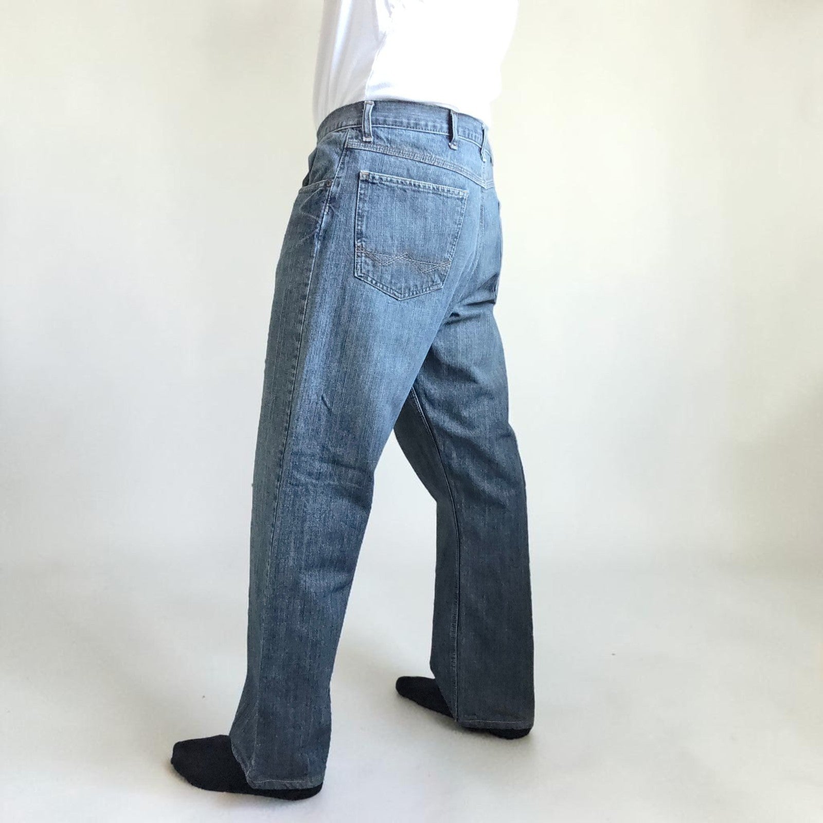 Wrangler blue straight jeans with relaxed fit, 100% cotton, professional hemmed to 30 inches.