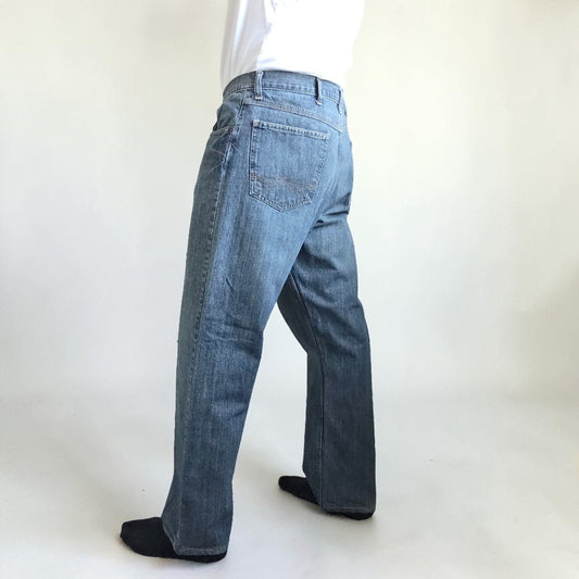 Wrangler blue straight jeans with relaxed fit, 100% cotton, professional hemmed to 30 inches.